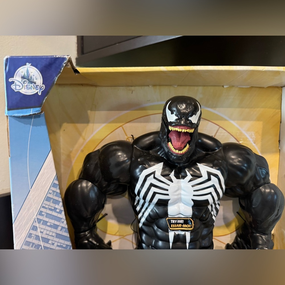Disney Spider-Man Venom Exclusive Talking Action Figure - Picture 5 of 5